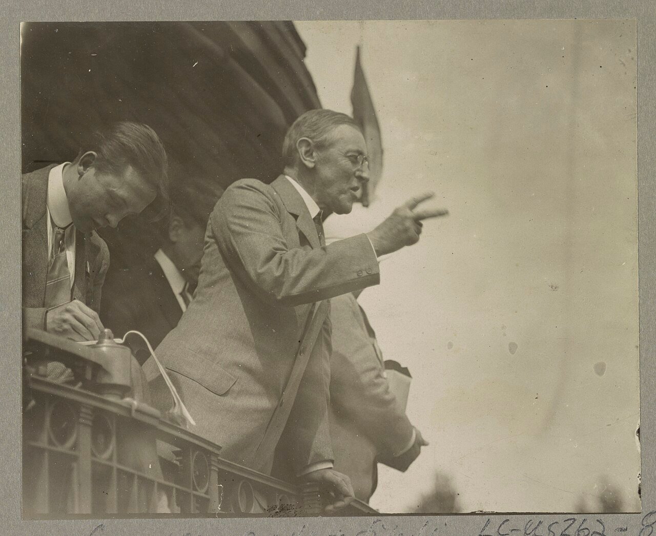 Woodrow Wilson campaigning by train in Bradford, Ohio, 1912