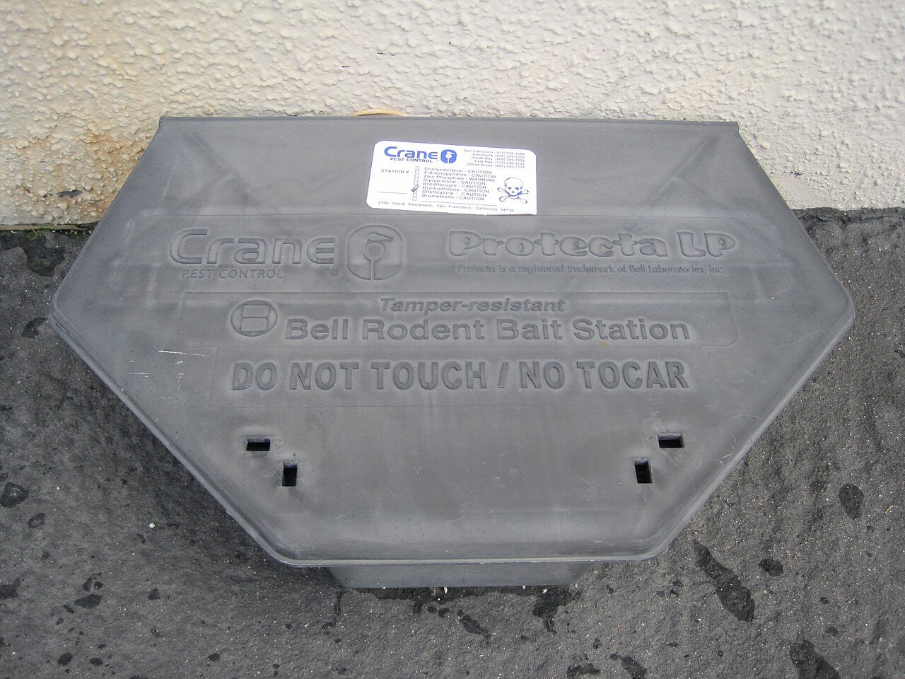 Tamper-resistant rodent bait station